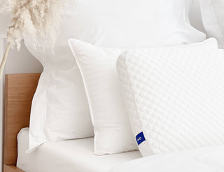 Erholsamer Schlaf auf einem ergonomischen Kissen von Sleepi